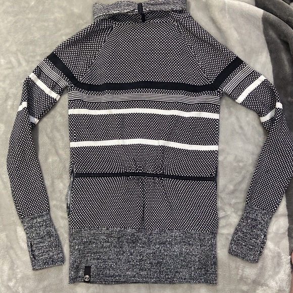 Ivivva Feeling Toasty wrap sweater navy and white size 14 with pockets - Picture 7 of 9